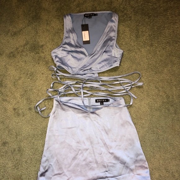 MOTEL Lilah Crop Top and Araya Mini Skirt in Satin Daylight Blue Set XS and XXS - Picture 10 of 11